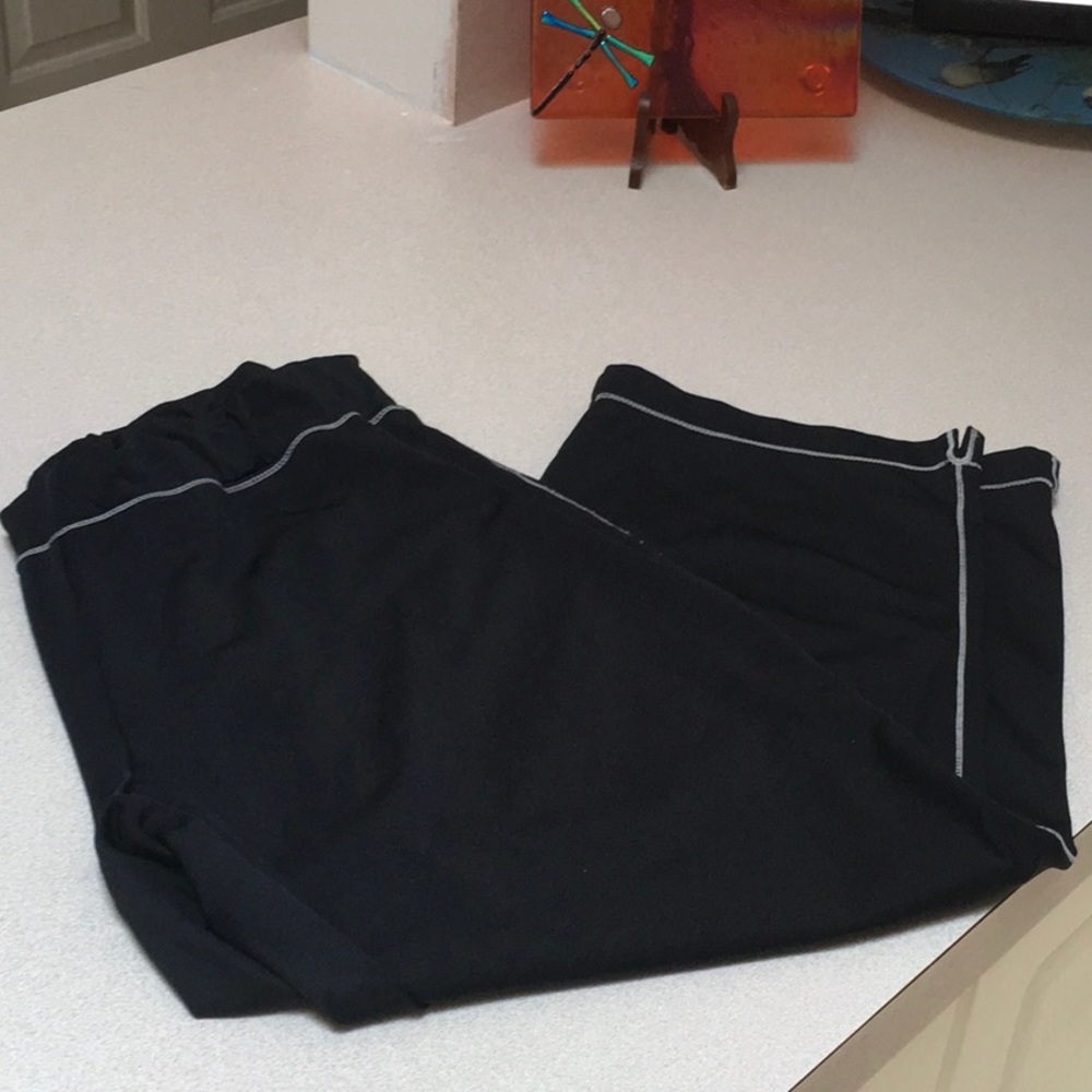 NIKE Black Athletic Cropped Pants Ladies L 12 14